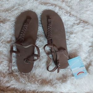 NWT Rainbow T strap sandals